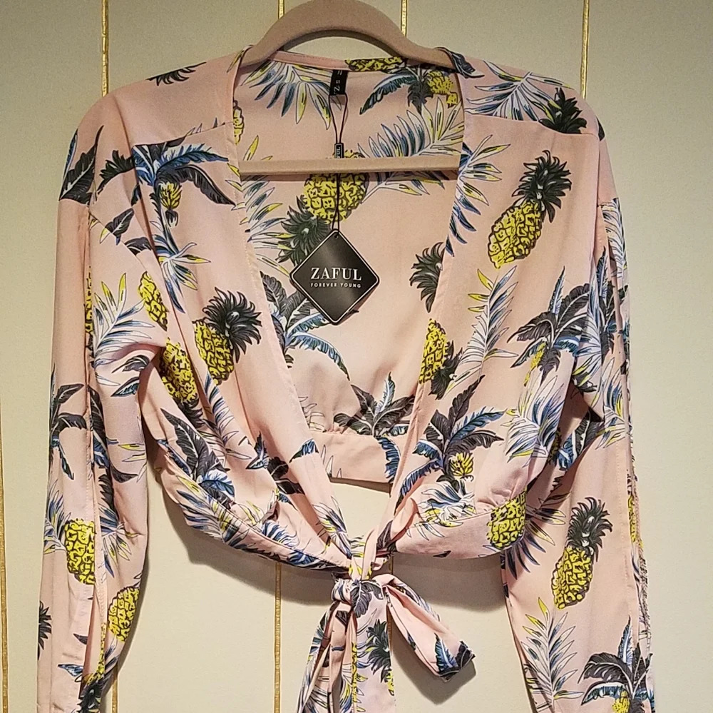 NWT Zaful crop wrap  top Size S women's pineapples print